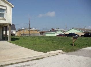 8018 Pruitt Dr, Galveston, TX 77554
