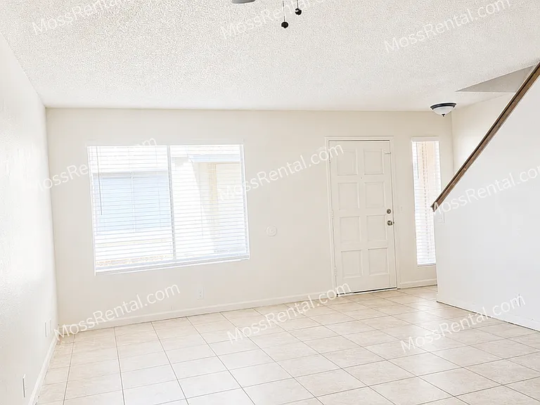 209 W Ash St — Photo 4