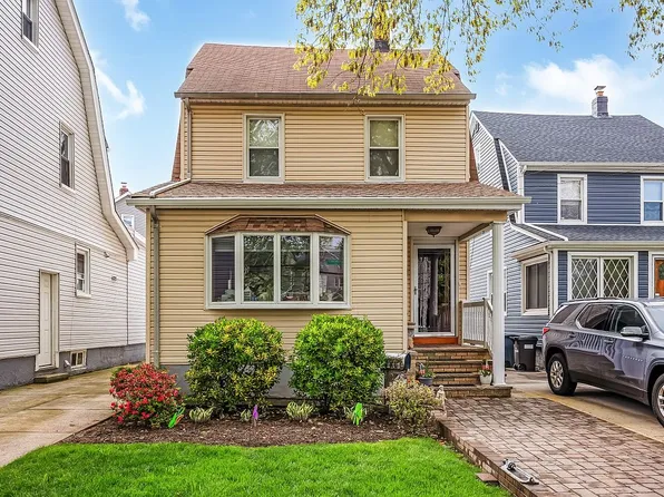 8868 Commonwealth Blvd, Bellerose, NY 11426