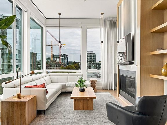 4th image of 1033 Cook St #Penthouse 3