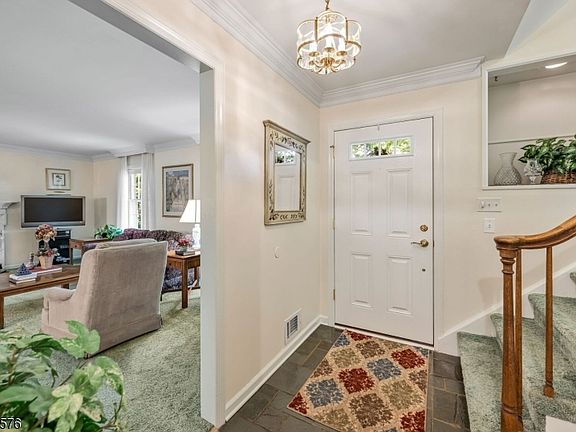 4th image of 8 KNOLLWOOD DRIVE