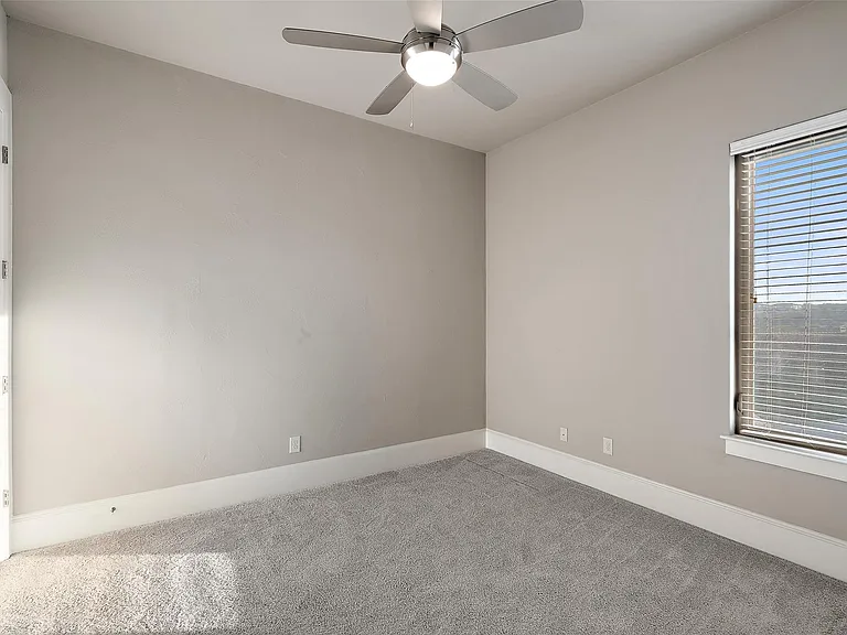 905 Madison Fork Dr — Photo 32