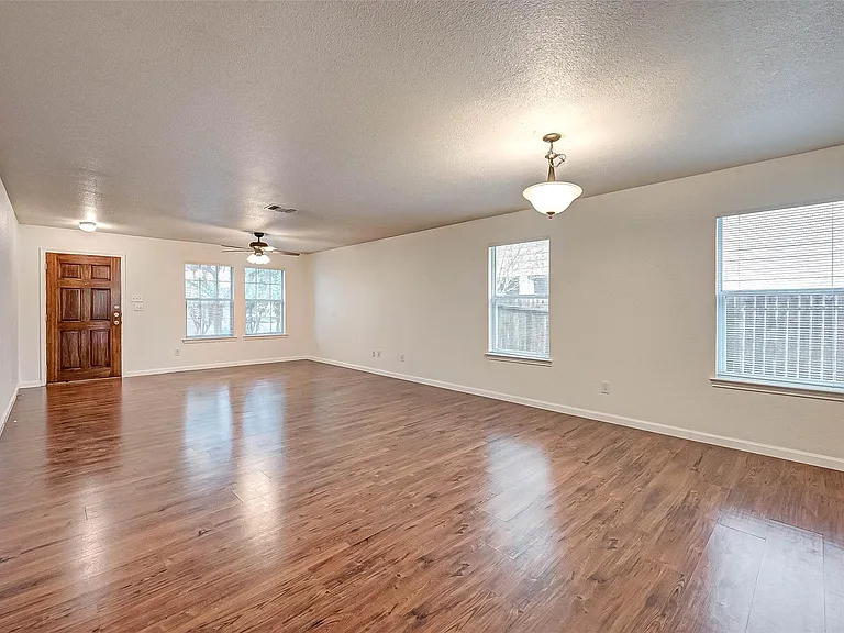 7910 Raven Creek Ln — Photo 11