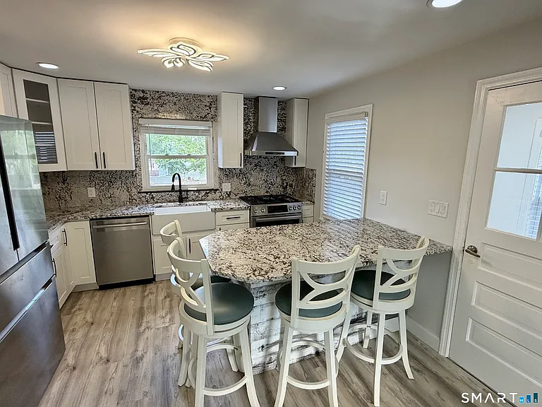 163 Beechwood Ave — Photo 2