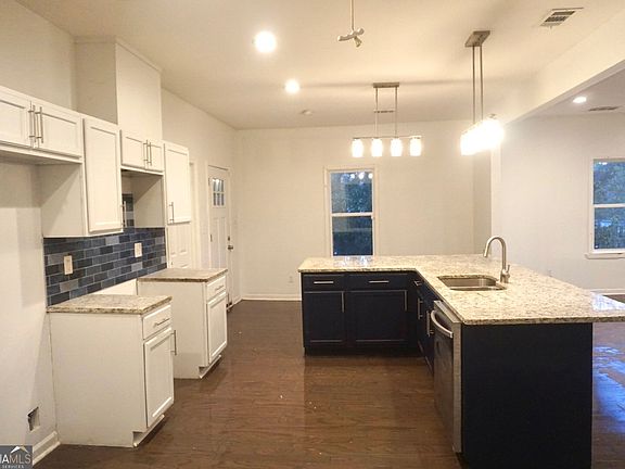 5th image of 124 Fairfield Pl NW