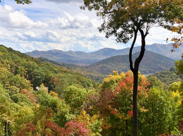 27 Winding Poplar Rd, Black Mountain, NC 28711