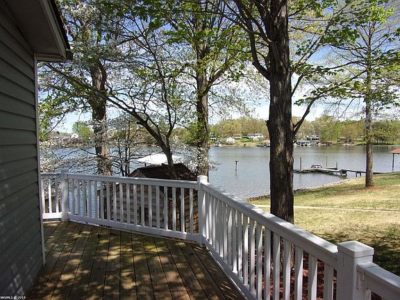 3rd image of 312 Emerald Pointe Ln