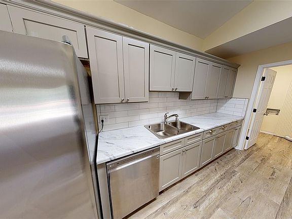 3rd image of 4360 Donovan Dr