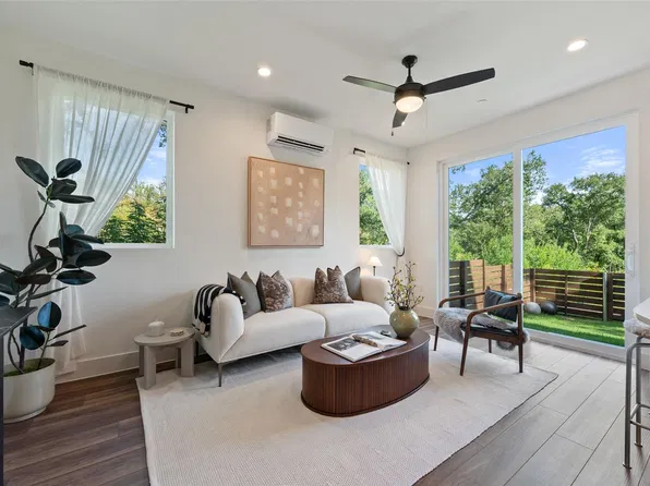 5201 E Martin Luther King Jr Blvd #1102, Austin, TX 78721