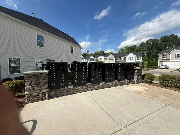 115 Hunston Dr — Photo 38