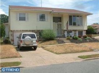 609 Oakfield Ln, Philadelphia, PA 19115