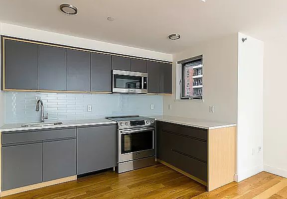 4th image of 111 Clarkson Ave APT 1A