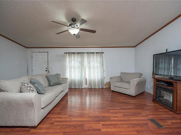 2nd image of 514 Derrs Chapel Rd