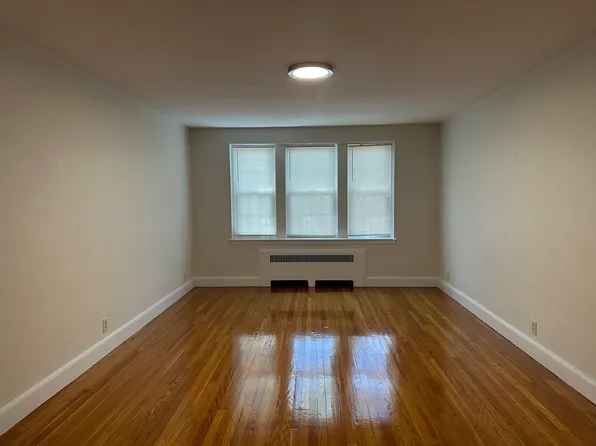 24 Concord Ave #111, Cambridge, MA 02138