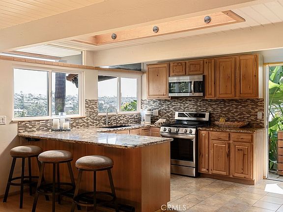 5th image of 266 Del Gado Rd