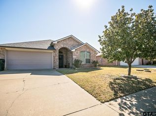 20043 Meadow West Ln, Flint, TX 75762