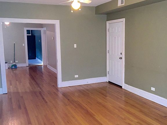 3rd image of 2513 W Gunnison St #2