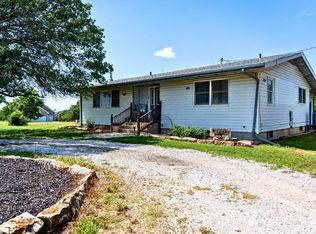 2044 Arrowhead Rd, Moundridge, KS 67107