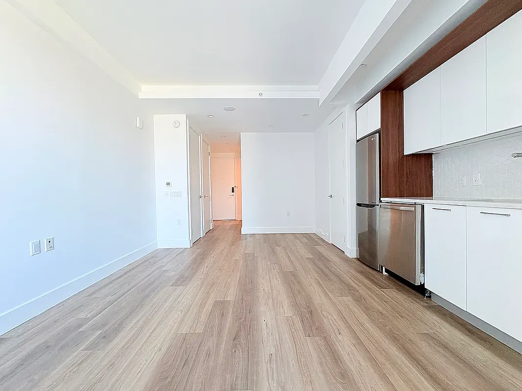 Building Photo - 228 E 135th St #1409