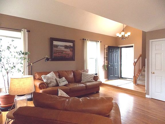 5th image of 414 Newport Cir