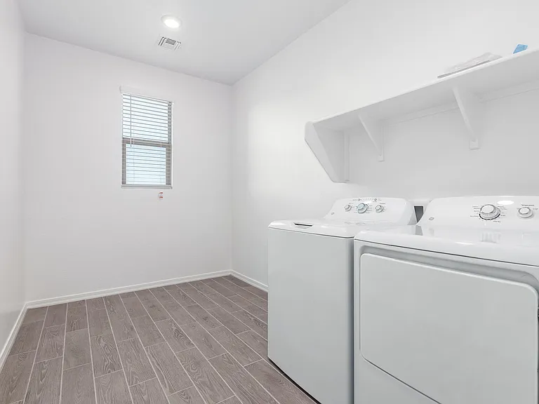 Brand new washer & dryer (Upstairs)