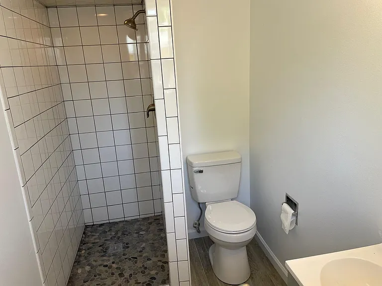1004 S Division St — Photo 9