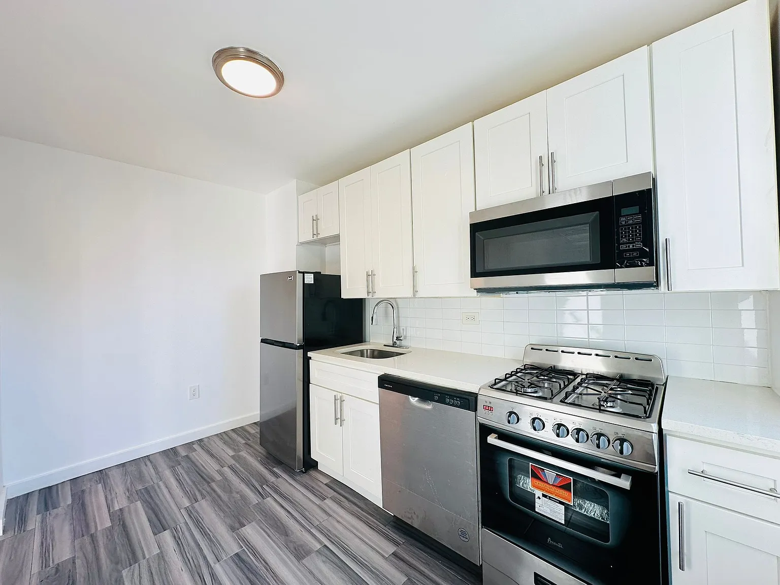 16 Fulton Ave — Photo 1