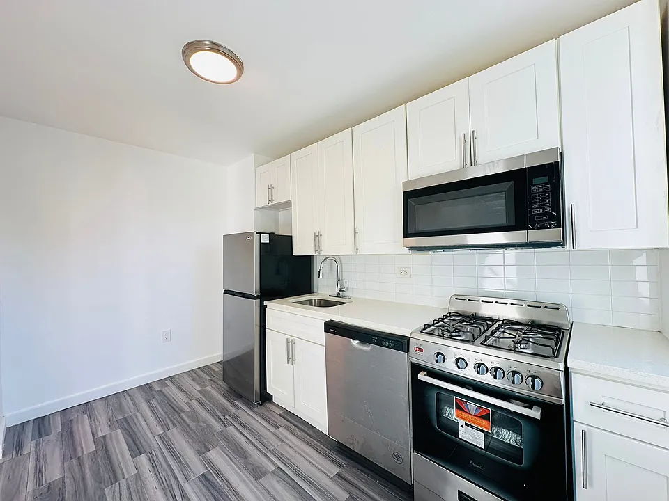 16 Fulton Ave #34E