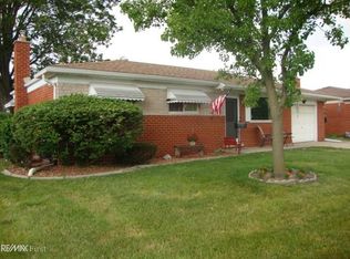 31633 Gloede Dr, Warren, MI 48088
