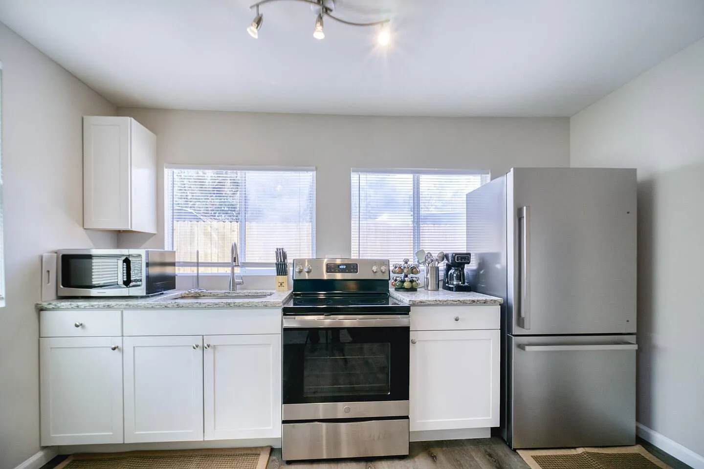 2 bed, 700 sqft, $1,300 — Photo 4
