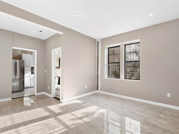 4th image of 240 Clendenny Ave APT 1