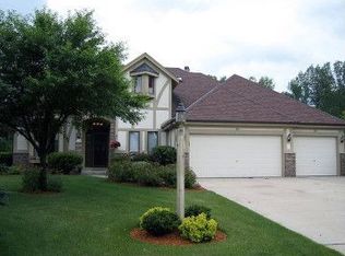 W145N5245 Thornhill Dr, Menomonee Falls, WI 53051