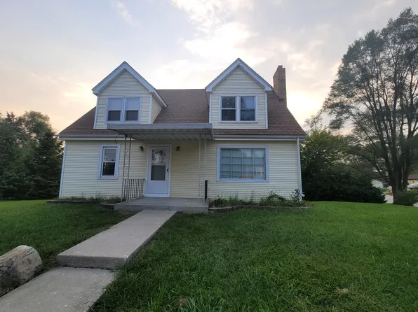 110 Hilldale Rd, Fox Lake, IL 60020