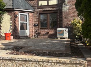 404 Bauer Pl, Mineola, NY 11501