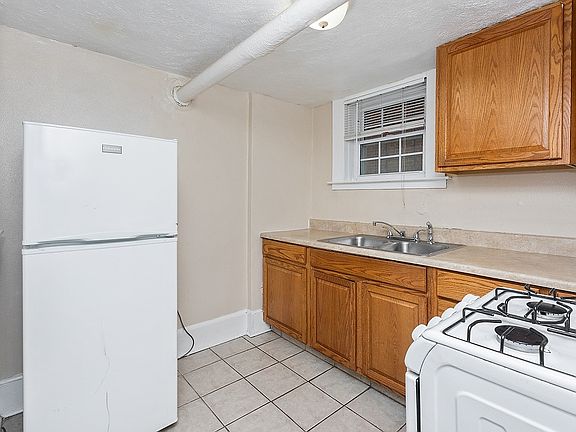 2nd image of 995 Corona St APT 9