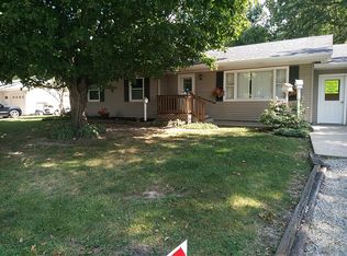 109 Maple St, Raymond, IL 62560