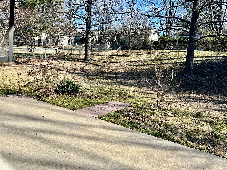 1932 Carolina Ln — Photo 17