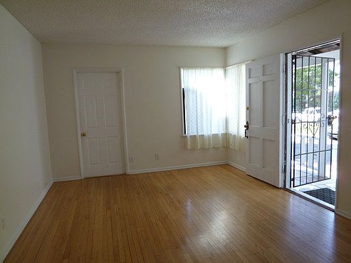 3rd image of 8926 Darby Ave