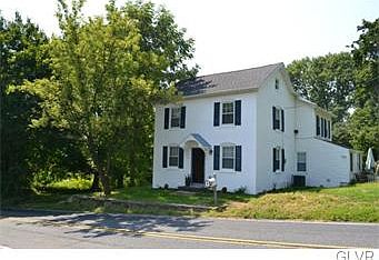 3rd image of 2048 Hackett Ave