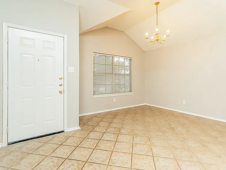813 Edgehill Rd — Photo 7