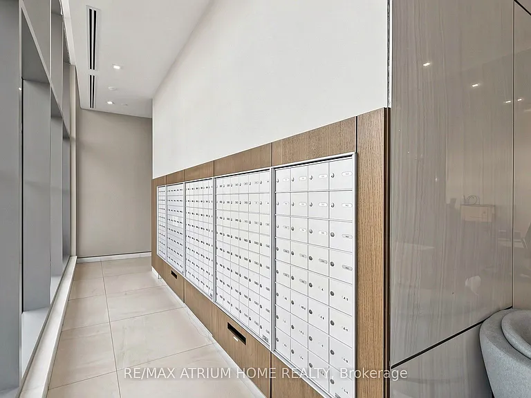 7 Golden Lion Hts #1001 — Photo 38