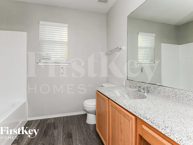 1604 Alcazar Plz — Photo 13