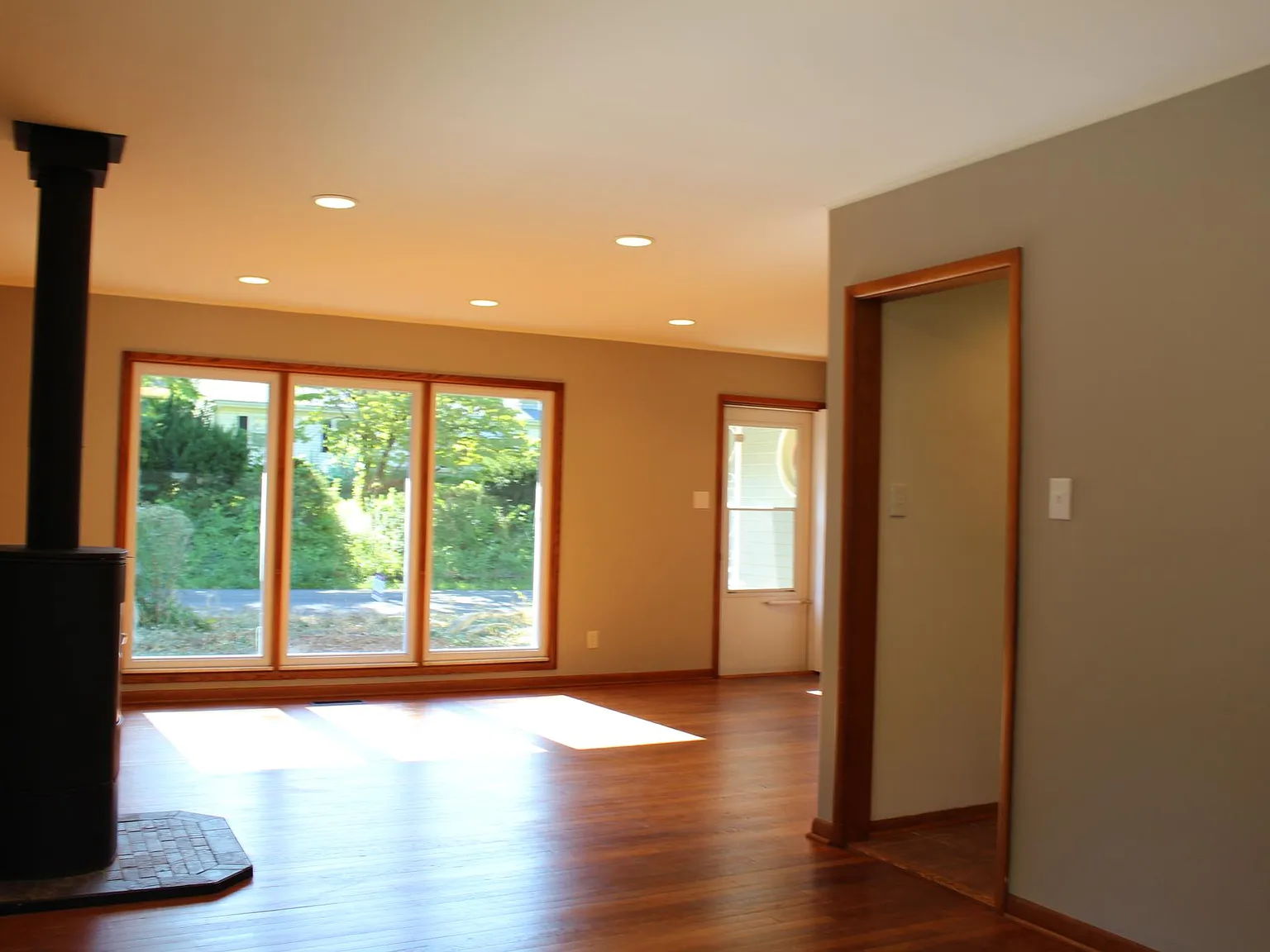 3 bed, 1912 sqft, $3,100 — Photo 4