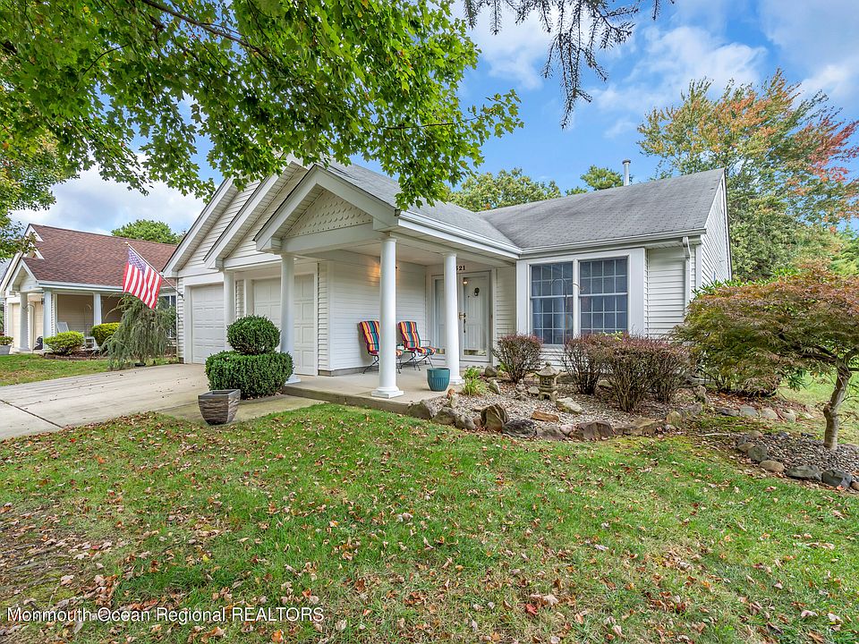 1st image of 521 Waterford Drive