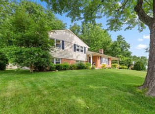5208 Lindsay St, Fairfax, VA 22032