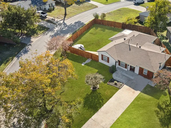 801 Cherokee Trce, Grand Prairie, TX 75051