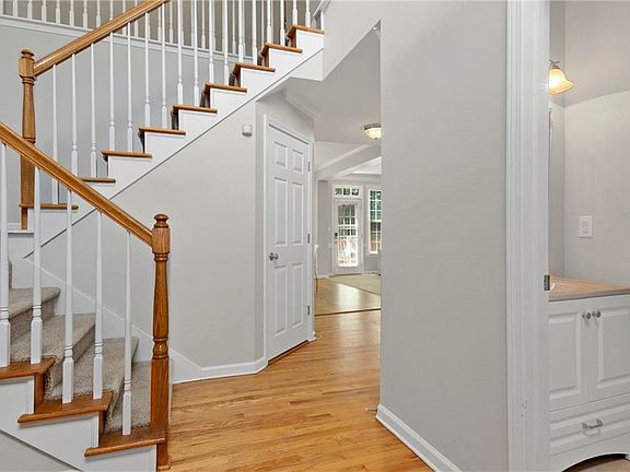 4th image of 320 Lakemont Dr