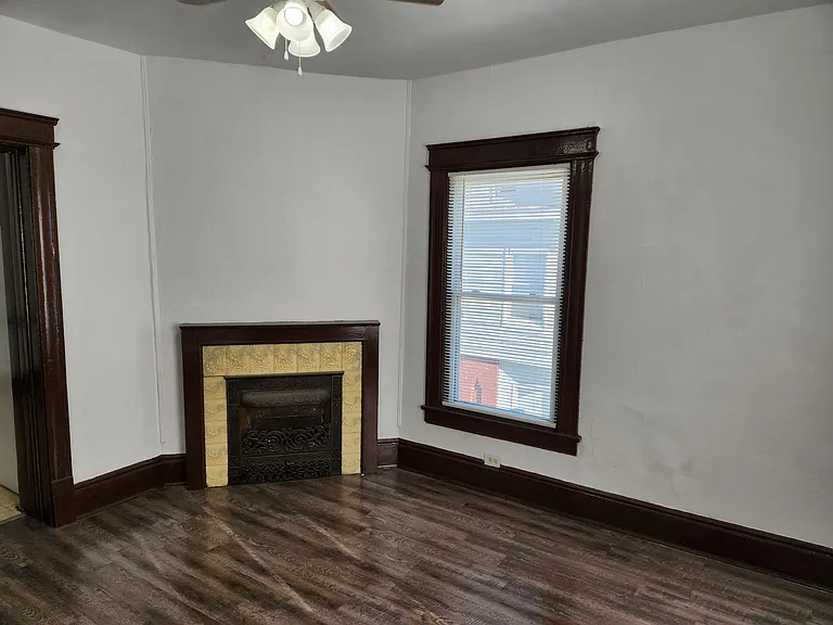 307 W Chestnut St #C — Photo 2
