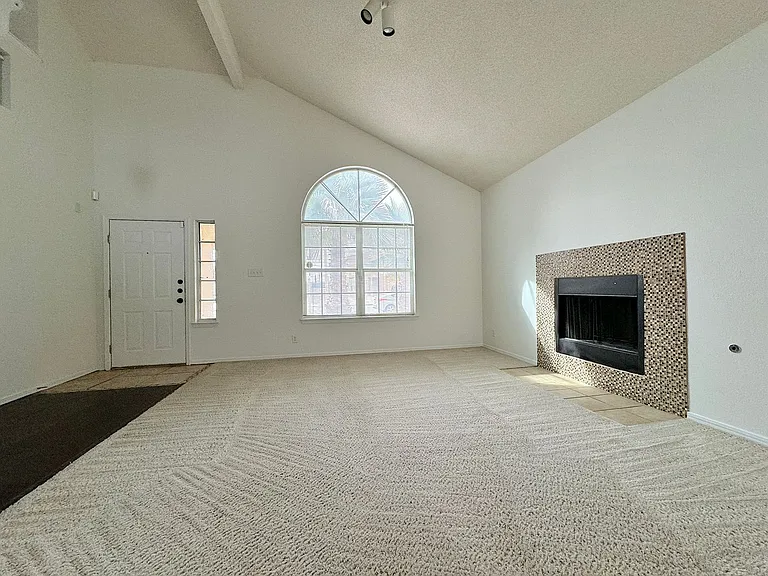 6404 Kenmore — Photo 5
