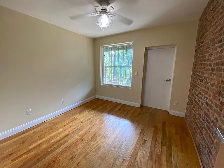 555 Winchester Ave — Photo 11